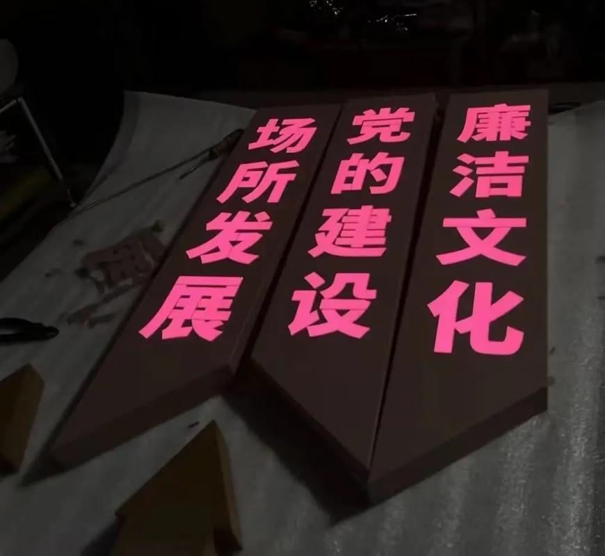 今日份,发光灯箱#发光字工厂 #标识标牌 #广告设计制作 # - 抖音